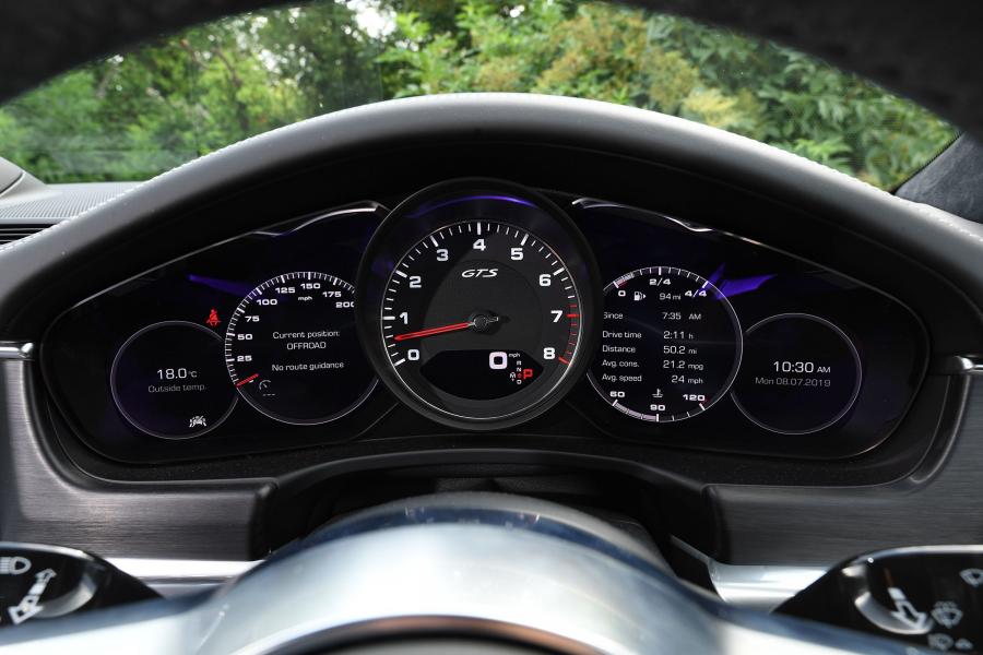 Панель приборов Porsche Panamera GTS 2019 года  (UK) (фото 8 из 17)